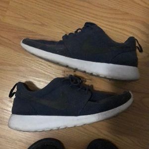 Nike Roshe Men 9.5 Navy shoe